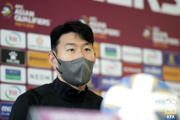 我觉得这已经不仅仅是电影拍摄了，大家心中都怀着对祖辈的崇敬之情。